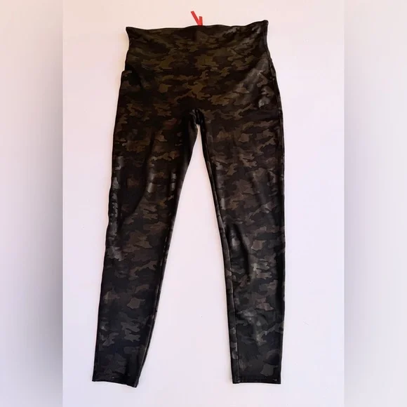 Woman’s Spanx Brand Stretch Pants Black Camo Size 2X - Picture 1 of 6